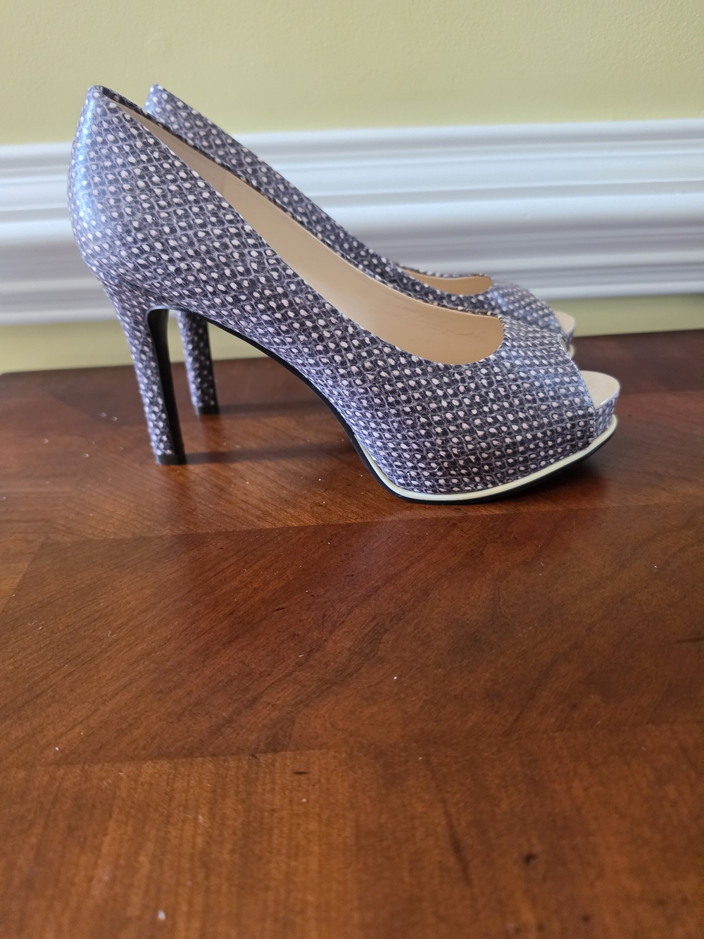 Nine West Chantillyo Peep Toe Women’s Gray/cream Pumps Sz-8.5M